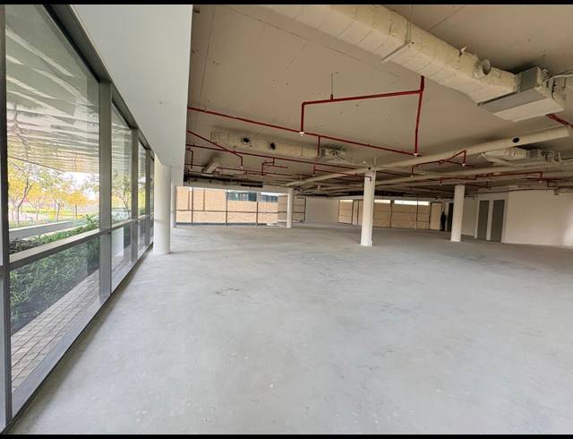 595M² OFFICE TO LET IN WATERFALL